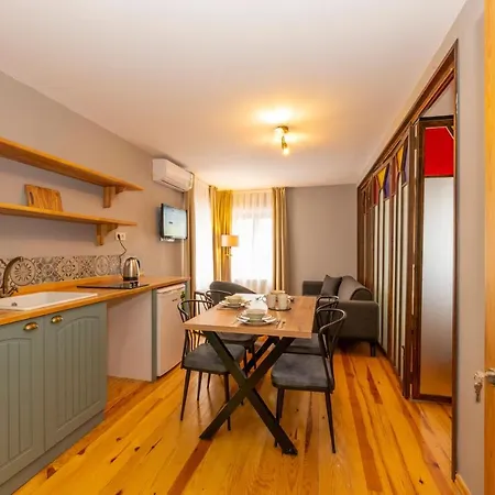 ホテル Suites Istanbul イスタンブール